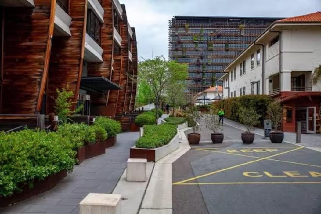 Nishi Holiday Apartments Canberra Exterior photo